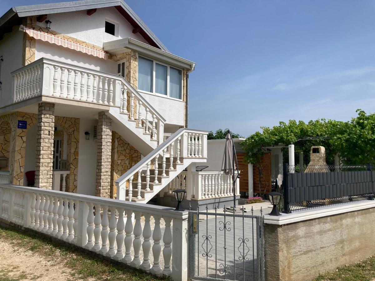Apartmani Dorijan Vrsi Exterior foto